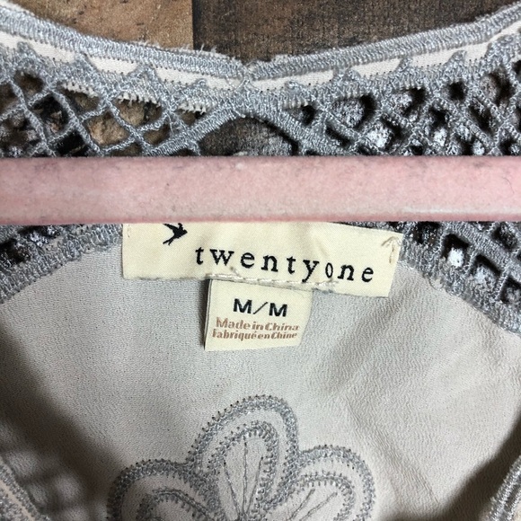 Forever‎ 21 blouse - Picture 3 of 7